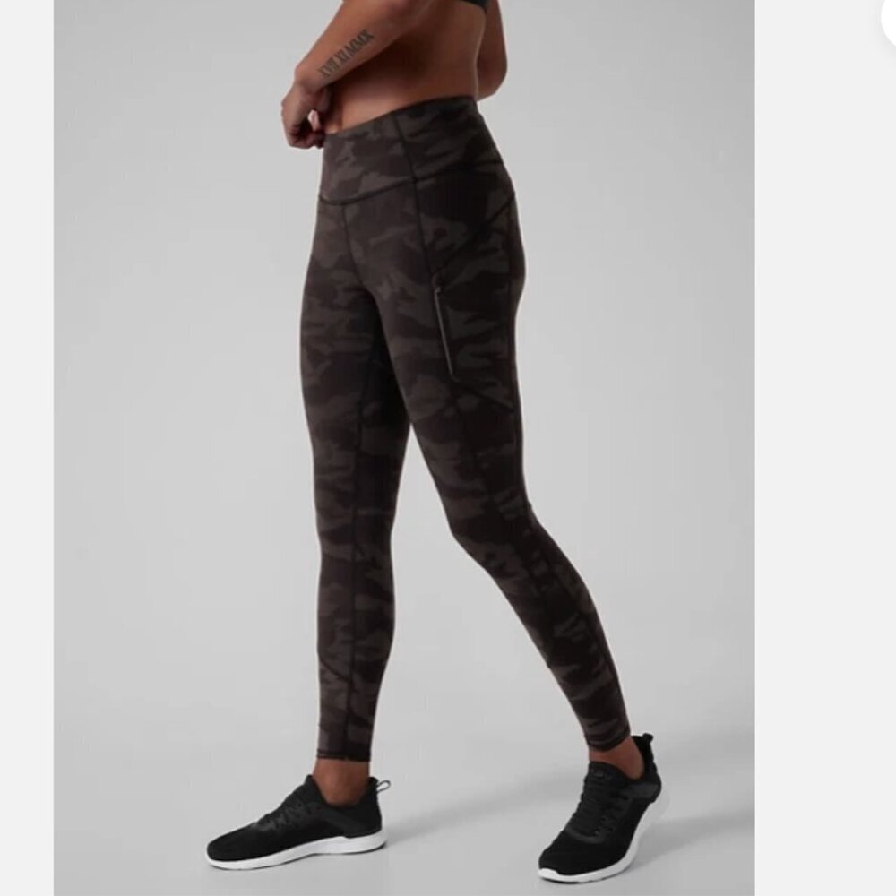 Athleta Women's Size Medium Rainier Reflective Tight Black Gray Camo Print Mid
